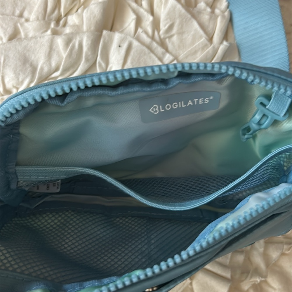 Blogilates Belt Bag Teal Blue NWT - Picture 4 of 4